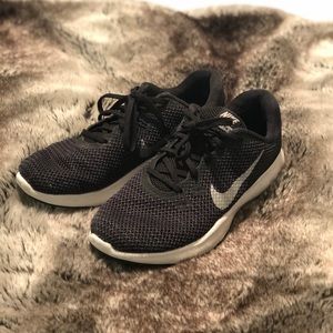 Nike Sneakers (FLEX TR7)